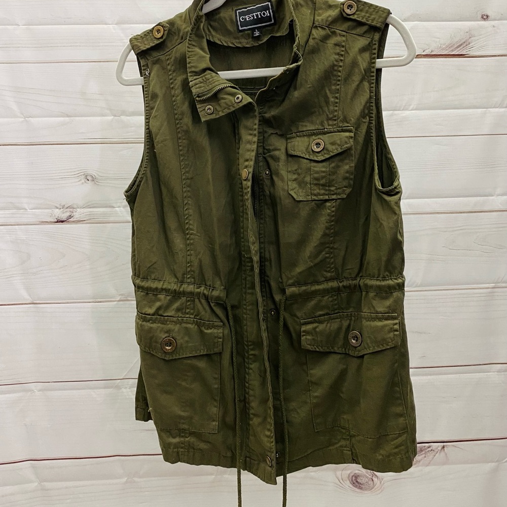 NWOT army green utility vest with pockets